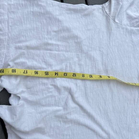 SHYANNE women’s  juniors T-shirt.  Size L, tie at waist, white, short sleeves. - Picture 7 of 7